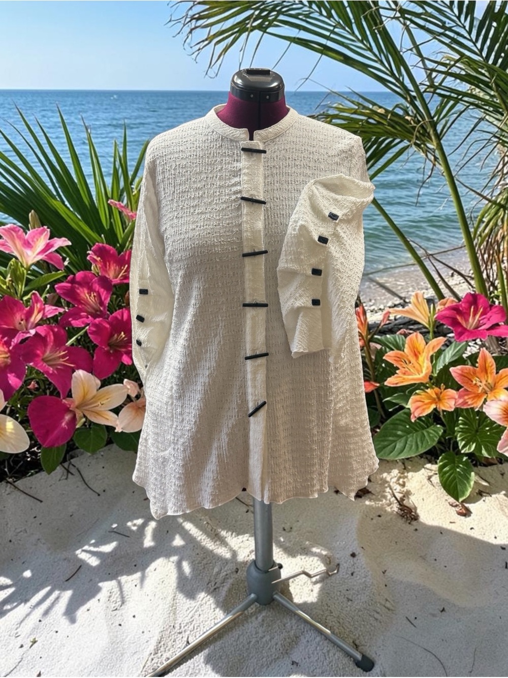 Caleoar White Textured Tunic with Toggle Buttons - Size Medium